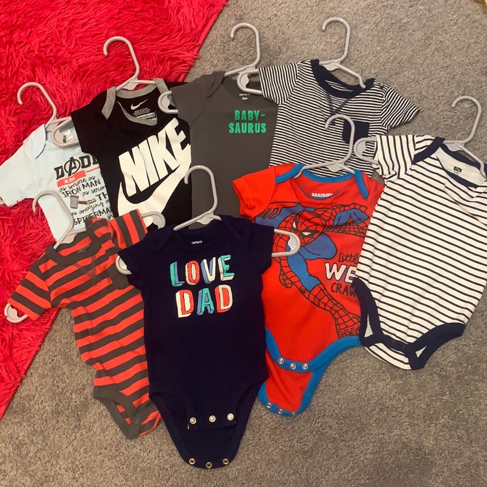 8 onesies. Range from 0-3 months to 3-6 months